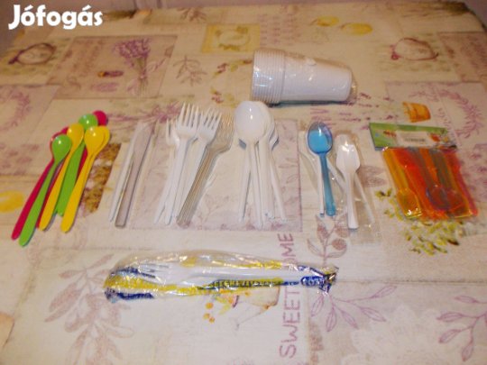 Nagyon sok darabos steril műanyag étkészlet csak együtt eladó