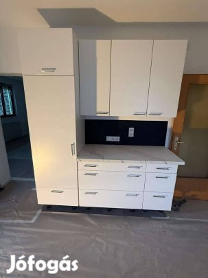 Nagyon szép állapotú konyhabútór