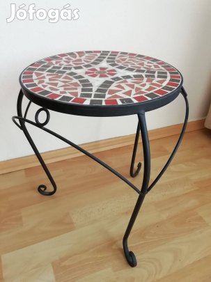 Nagyon szép kis asztalka, mozaikköves virágtartó kovácsoltvas