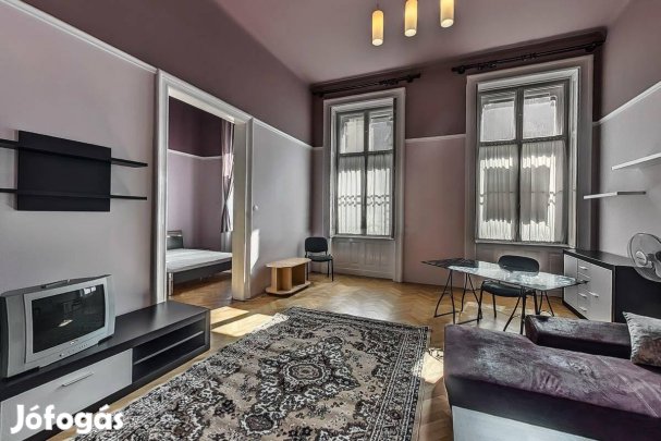 Nagypolgári lakás a Palotanegyedben |84nm| 3 szoba | 4,5m belmagasság