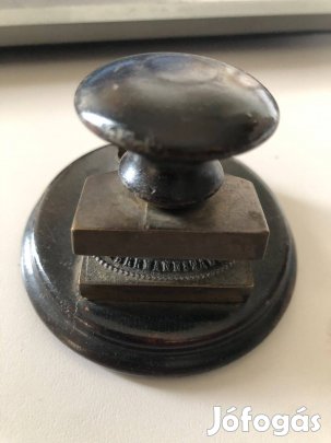 Nagyszebeni (Hermannstadt) kereskedő asztali szárazbélyegzője