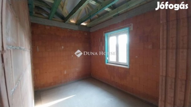 Nagytarcsai 106 nm-es ház eladó
