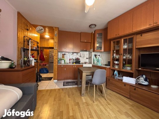 Nagyvárad térnél kiadó egy szobás lakás, bútorozottan, gépesítve