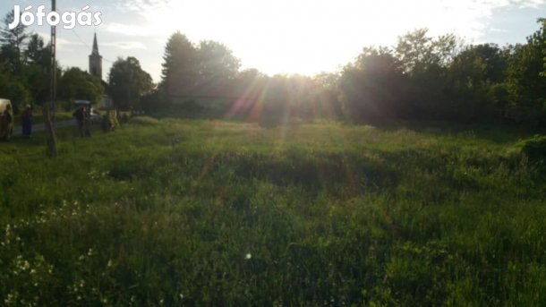 Nagyváty központjában építési telek eladó!