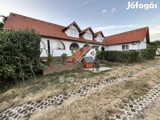 Nagyvenyimi eladó 340 nm-es ház #5128558