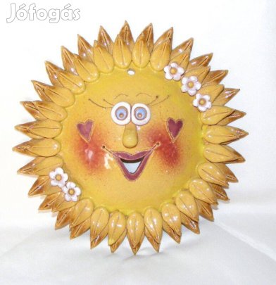 Nap alakú kerámia falidísz