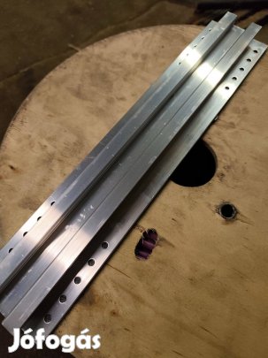 Napelem tartószerkezet