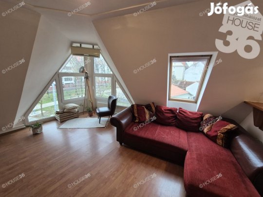 Napfényes, belvárosi lakás eladó!