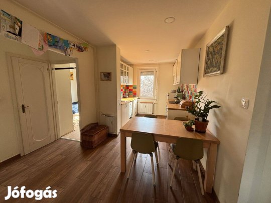 Napfényes, felújított otthon Kelenföldön