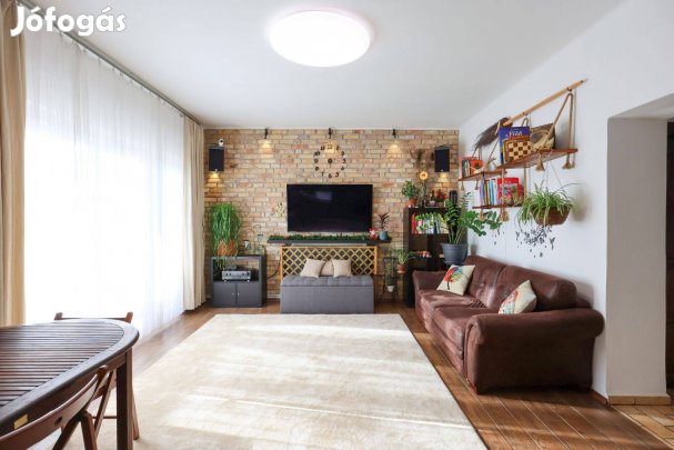 Napfényes, prémium felújított lakás Pilisvörösvár legszebb részén