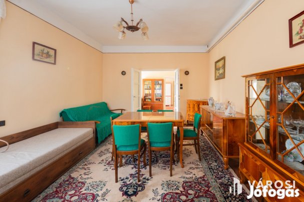 Napfényes családi ház, jó szerkezettel, a Várhoz közel