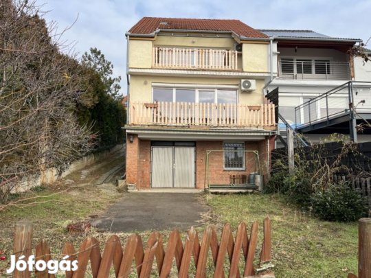 Napfényes ikerház a Szkókóban