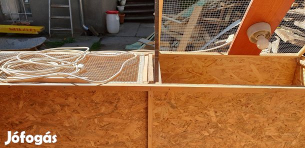 Napos csibe nevelő láda, világítással