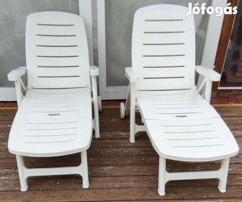 Napozóágyak fehér színben: összecsukható, kerekekkel + 2 db matraccal