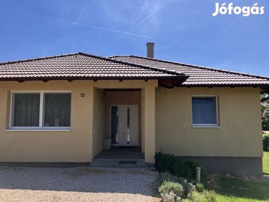 Nappali 4 szobás családi ház eladó Sukorón!