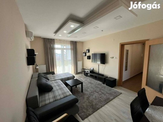 Nappali + 1 szobás, erkélyes, Kiváló állapotú lakás eladó!