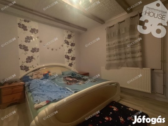 Nappali + 2 Szobás Ház Garázzsal, Kecskeméten!