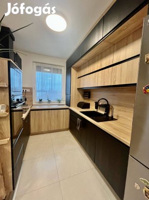 Nappali + 2 szobás újszerű, modern lakás várja új lakóit!