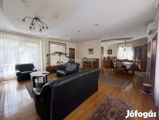 Nappali + 4 szobás, 218nm-es többrendbeli családi ház