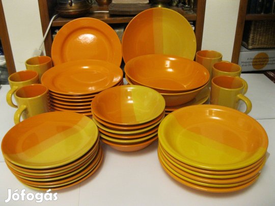 Napsugaras hangulatú kerámia étkészlet: tányérok-tálak 39db