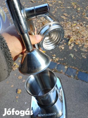 Narancs gyümölcs facsaró