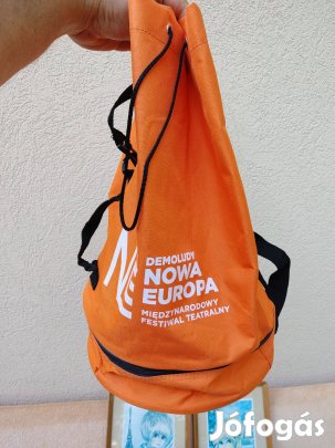 Narancs színű tornazsák -hogy könnyen megtaláljuk a többi közt