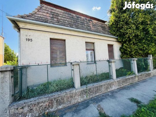 Naszály, 4 szobás  családi ház eladó