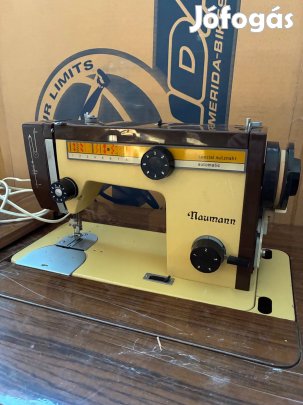 Naumann asztalba süllyeszthető elektromos varrógép