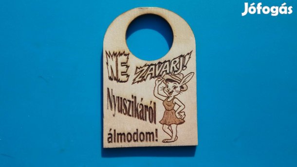 Ne zavarj tábla nyuszikával. Vagy a csajoddal, szerelmeddel, autóddal