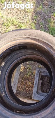 Négy darab autógumi