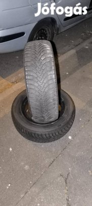 Négy darab gumi felnivel 