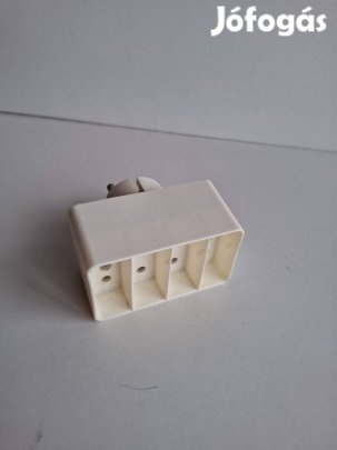 Négyes hálózati elosztó fehér