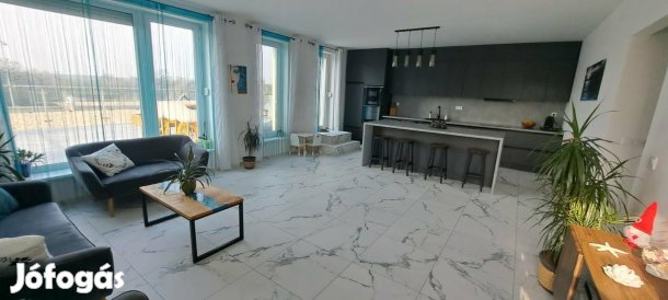 Négyszobás 110 nm es újszerű lakás