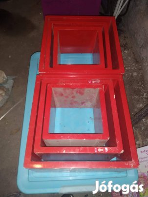 Négyzet alakúak 30cm Piros Fali polcok szögre akasztós kisebb nagyobb