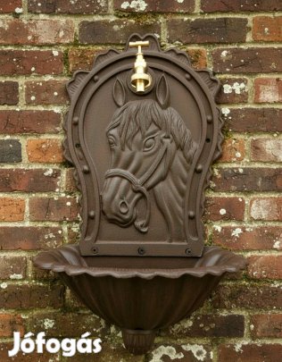 Nemes Elegancia a Kertben: Művészi Lovas Falikút  