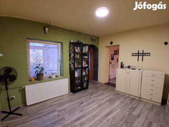 Nemesbük központjában családi ház eladó!