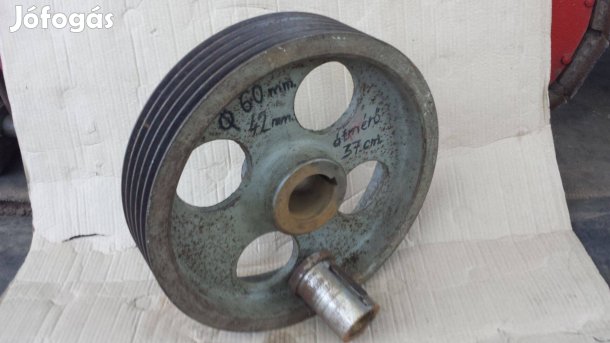 Német 5 pályás öntvény vas ékszíjtárcsa átm. 370 mm furat 60x42 mm