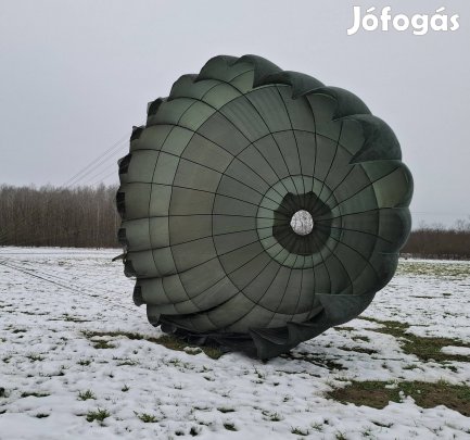 Német katonai ejtőernyő.