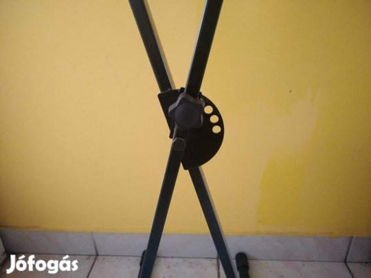 Német szintetizátor X állvány