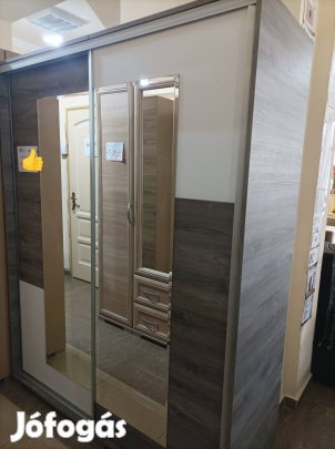 Neo tolóajtós gardrób 