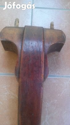 Neobarokk asztalláb