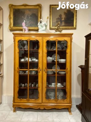 Neobarokk faragott könyvesszekrény