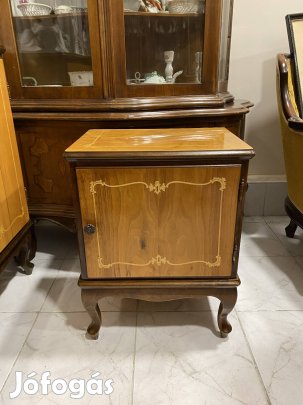 Neobarokk intarziás kisszekrény