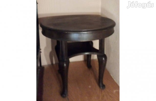 Neobarokk kerek asztal