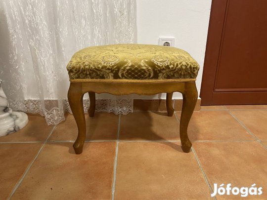 Neobarokk lábzsámoly