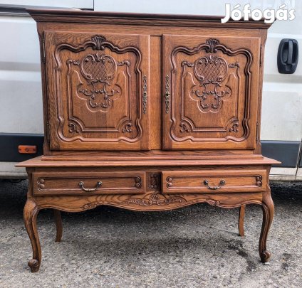 Neobarokk magas komód