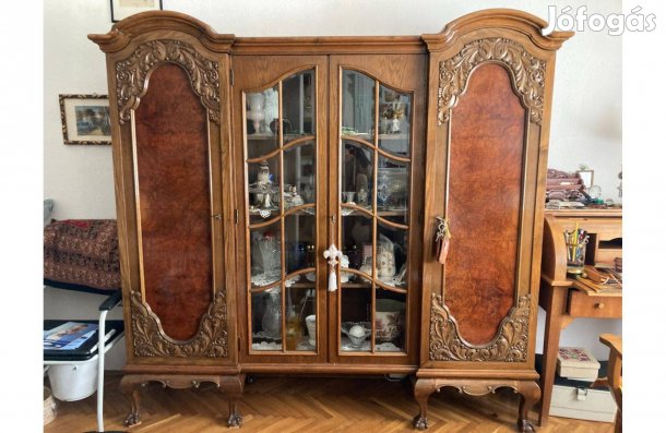 Neobarokk vitrines szekrény