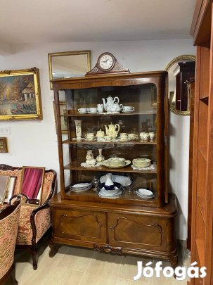 Neobarokk vitrines szekrény