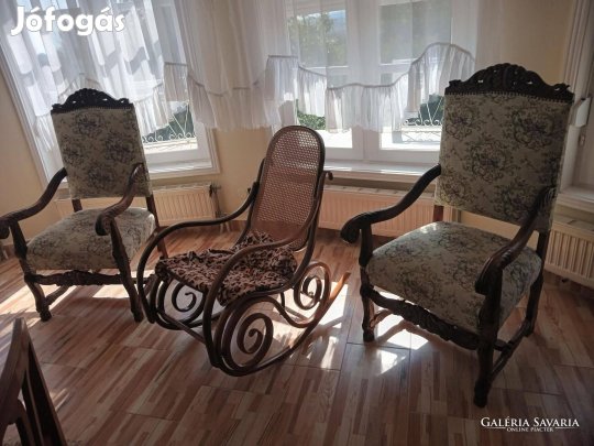 Neoreneszánsz stílusban készült ülőgarnitúra faragott körasztallal