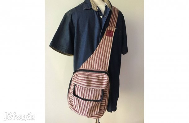 Nepáli szövött anyagú keresztpántos táska. Új. 26 x 32 x 5 cm